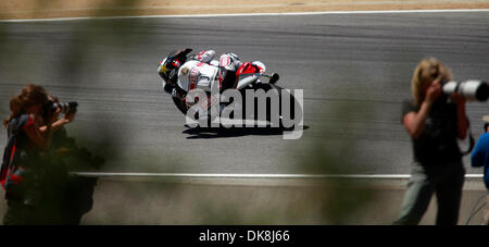 Luglio 24, 2011 - Monterey, California, Stati Uniti - Jorge Lorenzo di Spagna rotola giù verso girare 10 durante la Red Bull U.S. Il Grand Prix al Mazda Raceway Laguna Seca a Monterey in California domenica 24 luglio, 2011. (Credito Immagine: © David Royal/Monterey Herald/ZUMAPRESS.com) Foto Stock