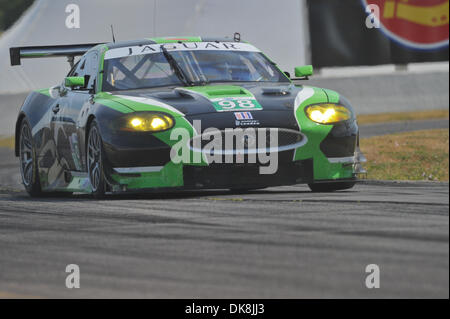 Luglio 24, 2011 - Bowmanville, Ontario, Canada - #98 JaguarRSR Jaguar XKR durante l'IMSA ALMS Grand Prix di Mosport. La gara si terrà a Mosport International Raceway Bowmanville in Ontario. (Credito Immagine: © Keith Hamilton/Southcreek globale/ZUMAPRESS.com) Foto Stock