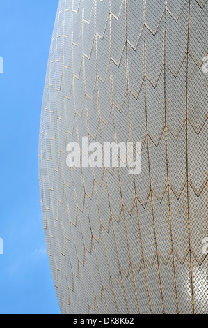 Numerose le piastrelle creano modelli sul tetto della Opera House di Sydney Foto Stock