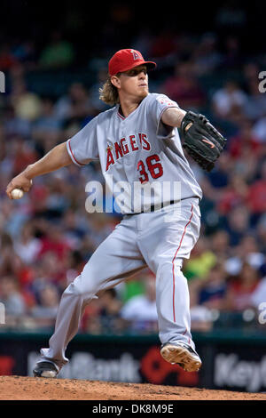 Luglio 26, 2011 - Cleveland, Ohio, Stati Uniti - Los Angeles a partire lanciatore¿½Ieter Weaver (36) eroga un passo alla piastra contro Cleveland. Il Los Angeles Angeli sconfitto Cleveland Indians 2-1 a Progressive Field a Cleveland, Ohio. (Credito Immagine: © Frank Jansky/Southcreek globale/ZUMAPRESS.com) Foto Stock