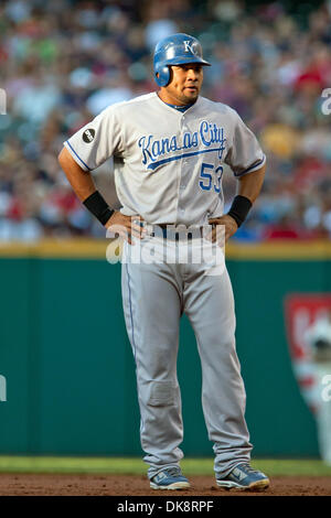 Luglio 30, 2011 - Cleveland, Ohio, Stati Uniti - Kansas City center fielder Melky Cabrera (53) assume un lead off seconda base durante il terzo inning contro Cleveland. Cleveland Indians portano il Kansas City Royals in campo progressivo in Cleveland, Ohio. (Credito Immagine: © Frank Jansky/Southcreek globale/ZUMAPRESS.com) Foto Stock