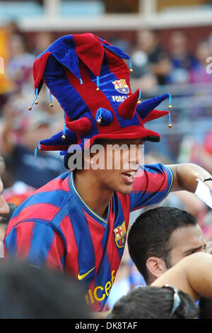 Luglio 30, 2011 - Landover, Maryland, Stati Uniti - un supporto di Barcellona nelle gabbie prima di iniziare il gioco. Il Manchester United conduce a Barcellona da parte di un cliente di, 1-0 in un mondo Challenge Cup gioco, suonata in Fed Ex Campo in Landover, Maryland (credito Immagine: © Mike McAtee/Southcreek globale/ZUMAPRESS.com) Foto Stock