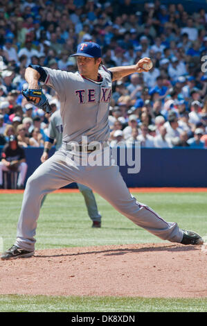 Luglio 31, 2011 - Toronto, Ontario, Canada - Texas Rangers Pitcher C.J. Wilson (36) in azione contro il Toronto Blue Jays. Il Toronto Blue Jays sconfitto il Texas Rangers 7 - 3 presso il Rogers Centre Toronto Ontario. (Credito Immagine: © Keith Hamilton/Southcreek globale/ZUMAPRESS.com) Foto Stock