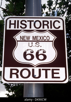 La storica Route 66 highway sign in Albuquerque, Nuovo Messico. Foto Stock