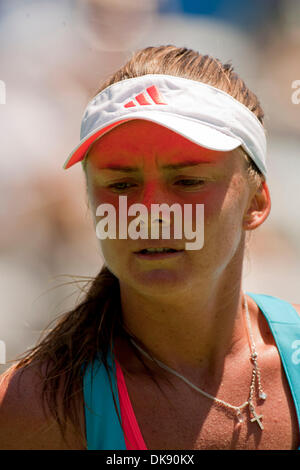 Agosto 05, 2011 - San Diego, California, Stati Uniti - DANIELA HANTUCHOVA durante un punto contro l'avversario A. Radwanska nell'assicurazione di mercurio WTA torneo di tennis presso il La Costa Spa e Resort. Radwanska ha vinto le donne del trimestre partita finale 0-6 6-4 6-4. (Credito Immagine: © Wally nellâ/ZUMAPRESS.com) Foto Stock