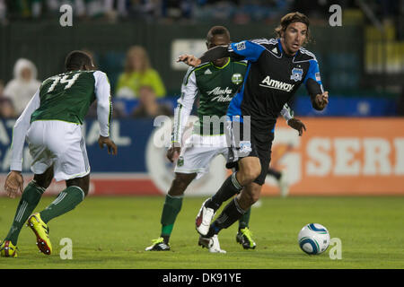 Il 6 agosto 2011 - Santa Clara, California, Stati Uniti - Terremoti in avanti Alan Gordon (16) guarda per lo spazio durante il match di MLS tra il San Jose terremoti e i legnami da Portland a Buck Shaw Stadium di Santa Clara, CA. Le squadre si stabilirono per un 1-1 cravatta. (Credito Immagine: © Matt Cohen/Southcreek globale/ZUMAPRESS.com) Foto Stock