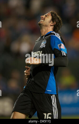 Il 6 agosto 2011 - Santa Clara, California, Stati Uniti - Terremoti in avanti Alan Gordon (16) reagisce dopo un occasione persa durante il match di MLS tra il San Jose terremoti e i legnami da Portland a Buck Shaw Stadium di Santa Clara, CA. Le squadre si stabilirono per un 1-1 cravatta. (Credito Immagine: © Matt Cohen/Southcreek globale/ZUMAPRESS.com) Foto Stock