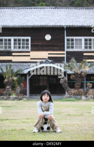 Ragazzo giapponese nella campagna Foto Stock