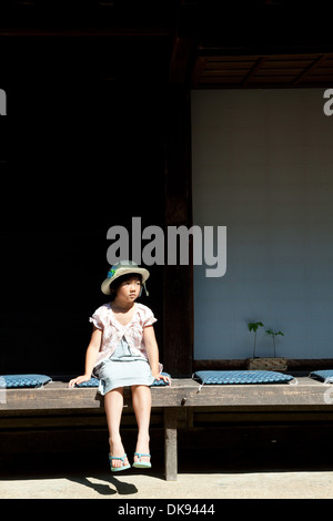 Ragazzo giapponese nella campagna Foto Stock