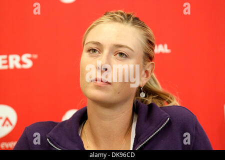 Agosto 11, 2011 - Toronto, Ontario, Canada - Russia Maria Sharapova nella stanza dei media dopo la sua corrispondenza alla Rogers Cup, ha suonato presso il centro Rexall di Toronto. Sharapova ha perso in tre set di VOSKOBOEVA: risultati nei 3-6, 5-7 (credito Immagine: © Steve Dormer Southcreek/Global/ZUMAPRESS.com) Foto Stock