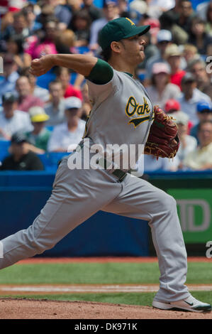 Agosto 11, 2011 - Toronto, Ontario, Canada - Oakland Athletics brocca Guillermo Moscoso (52) ha iniziato la partita contro i Toronto Blue Jays. La Oakland Athletics sconfitto il Toronto Blue Jays 10 - 3 presso il Rogers Centre Toronto Ontario. (Credito Immagine: © Keith Hamilton/Southcreek globale/ZUMAPRESS.com) Foto Stock