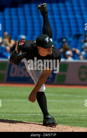 Agosto 11, 2011 - Toronto, Ontario, Canada - Toronto Blue Jays brocca Brad Mills (59) ha iniziato il gioco contro Oakland atletica. La Oakland Athletics sconfitto il Toronto Blue Jays 10 - 3 presso il Rogers Centre Toronto Ontario. (Credito Immagine: © Keith Hamilton/Southcreek globale/ZUMAPRESS.com) Foto Stock