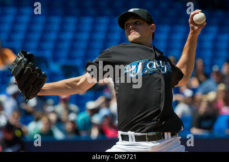 Agosto 11, 2011 - Toronto, Ontario, Canada - Toronto Blue Jays brocca Brad Mills (59) in azione contro la Oakland atletica. La Oakland Athletics sconfitto il Toronto Blue Jays 10 - 3 presso il Rogers Centre Toronto Ontario. (Credito Immagine: © Keith Hamilton/Southcreek globale/ZUMAPRESS.com) Foto Stock