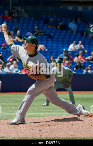 Agosto 11, 2011 - Toronto, Ontario, Canada - Oakland Athletics brocca Guillermo Moscoso (52) in azione contro il Toronto Blue Jays. La Oakland Athletics sconfitto il Toronto Blue Jays 10 - 3 presso il Rogers Centre Toronto Ontario. (Credito Immagine: © Keith Hamilton/Southcreek globale/ZUMAPRESS.com) Foto Stock