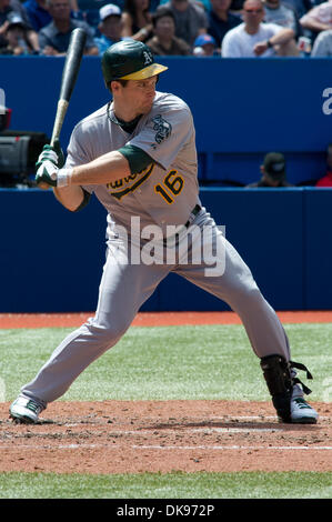 Agosto 11, 2011 - Toronto, Ontario, Canada - Oakland Athletics sinistra fielder Josh Willingham (16) in azione contro il Toronto Blue Jays. La Oakland Athletics sconfitto il Toronto Blue Jays 10 - 3 presso il Rogers Centre Toronto Ontario. (Credito Immagine: © Keith Hamilton/Southcreek globale/ZUMAPRESS.com) Foto Stock