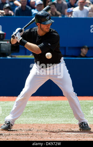 Agosto 11, 2011 - Toronto, Ontario, Canada - Toronto Blue Jays catcher J.P. Arencibia (9) in azione contro la Oakland atletica. La Oakland Athletics sconfitto il Toronto Blue Jays 10 - 3 presso il Rogers Centre Toronto Ontario. (Credito Immagine: © Keith Hamilton/Southcreek globale/ZUMAPRESS.com) Foto Stock