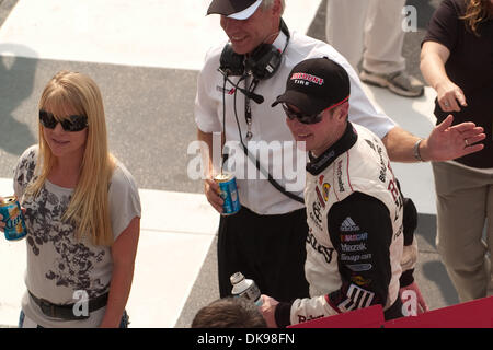 Agosto 13, 2011 - Watkins Glen, New York, Stati Uniti - NASCAR Nationwide conducente Kurt Busch in corsia di vittoria dopo aver vinto la mostra Zippo 200 al Glen (credito Immagine: © Mark Konezny/Southcreek globale/ZUMAPRESS.com) Foto Stock