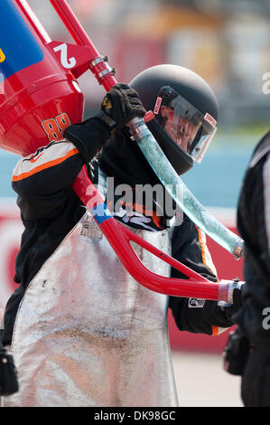 Agosto 13, 2011 - Watkins Glen, New York, Stati Uniti - un tappo del bocchettone di rifornimento carburante nella zona pit durante la NASCAR gara nazionale della mostra Zippo 200 al Glen (credito Immagine: © Mark Konezny/Southcreek globale/ZUMAPRESS.com) Foto Stock