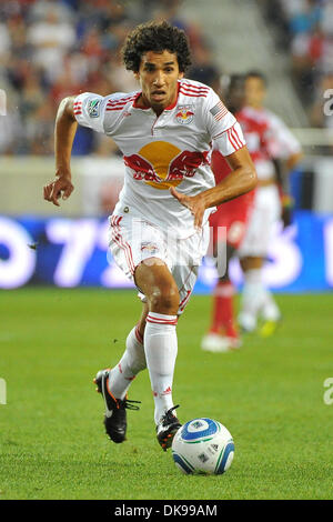 Agosto 13, 2011 - Harrison, New Jersey, Stati Uniti - New York Red Bulls centrocampista Mehdi Ballouchy (10) nella Major League Soccer azione a Red Bull Stadium di Harrison New Jersey Chicago conduce a New York da 2 a 1 a metà (credito Immagine: © Brooks von Arx/Southcreek globale/ZUMAPRESS.com) Foto Stock