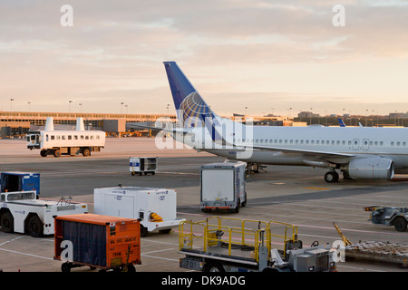 Attraccata United Airlines aereo - Aeroporto Internazionale Dulles, Virgina USA Foto Stock