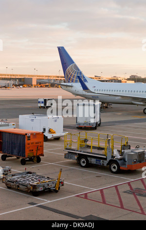 Attraccata United Airlines aereo - Aeroporto Internazionale Dulles, Virgina USA Foto Stock