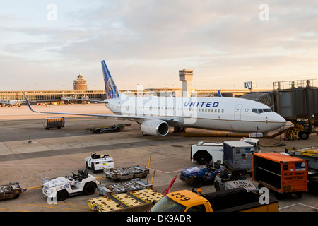 Attraccata United Airlines aereo - Aeroporto Internazionale Dulles, Virgina USA Foto Stock