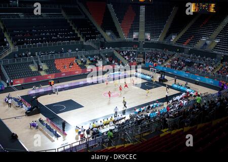 Agosto 16, 2011 - Londra, Regno Unito - Vista dal di sopra della Basketball arena durante il match Australia vs la Cina al primo giorno di Londra prepara la serie - Basket torneo invitational, preparazione evento per le Olimpiadi di Londra 2012 (credito Immagine: © Marcello Farina/Southcreek globale/ZUMAPRESS.com) Foto Stock