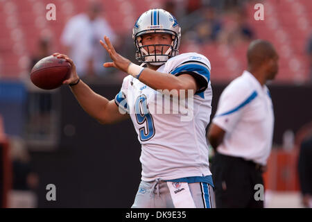 Agosto 19, 2011 - Cleveland, Ohio, Stati Uniti - Detroit a partire quarterback Matthew Stafford (9) si riscalda prima di preseason game contro i Cleveland Browns ha giocato al Cleveland Browns Stadium di Cleveland, Ohio. (Credito Immagine: © Frank Jansky/Southcreek globale/ZUMAPRESS.com) Foto Stock