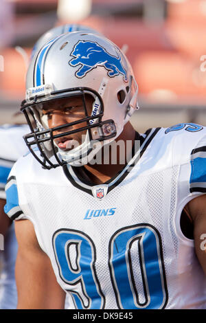 Agosto 19, 2011 - Cleveland, Ohio, Stati Uniti - difensivo di Detroit affrontare Ndamukong Suh (90) prima di preseason game contro i Cleveland Browns ha giocato al Cleveland Browns Stadium di Cleveland, Ohio. Il Detroit Lions sconfitto i Cleveland Browns cavi 30-28. (Credito Immagine: © Frank Jansky/Southcreek globale/ZUMAPRESS.com) Foto Stock