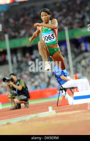 Agosto 20, 2011 - Shenzhen, Cina - PATRICIA MAMONA del Portogallo compete nel salto triplo finale al XXVI Universiade estiva (Università del mondo giochi) di Shenzhen, Cina. (Credito Immagine: © Jeremy Breningstall/ZUMAPRESS.com) Foto Stock