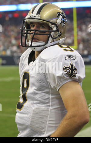 Agosto 20, 2011 - Houston, Texas, Stati Uniti - New Orleans Saints quarterback Drew Brees(9) sull'attività complementare. Houston Texans sconfitto il New Orleans Saints 27-14 al Reliant Stadium di Houston in Texas. (Credito Immagine: © Luis Leyva/Southcreek globale/ZUMAPRESS.com) Foto Stock