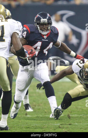 Agosto 20, 2011 - Houston, Texas, Stati Uniti - Houston Texans running back Ben Tate(44) esegue la palla. Houston Texans sconfitto il New Orleans Saints 27-14 al Reliant Stadium di Houston in Texas. (Credito Immagine: © Luis Leyva/Southcreek globale/ZUMAPRESS.com) Foto Stock