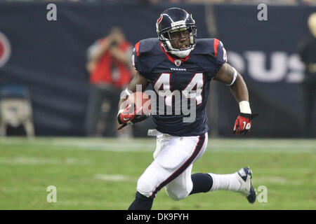 Agosto 20, 2011 - Houston, Texas, Stati Uniti - Houston Texans running back Ben Tate(44) esegue la palla. Houston Texans sconfitto il New Orleans Saints 27-14 al Reliant Stadium di Houston in Texas. (Credito Immagine: © Luis Leyva/Southcreek globale/ZUMAPRESS.com) Foto Stock