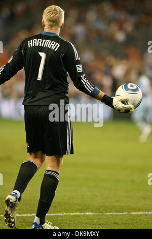 Agosto 27, 2011 - Kansas City, Kansas, Stati Uniti - FC Dallas portiere Kevin Hartman (1) gestisce la palla. FC Dallas sconfitto Sporting KC 3-2 al LIVESTRONG Sporting Park di Kansas City, Kansas. (Credito Immagine: © Tyson Hofsommer/Southcreek globale/ZUMAPRESS.com) Foto Stock