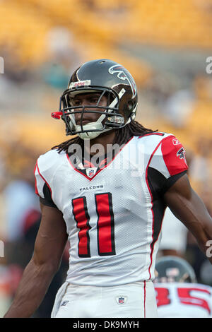 Agosto 27, 2011 - Pittsburgh, Pennsylvania, Stati Uniti - Atlanta wide receiver Julio Jones (11) prima di preseason game contro Pittsburgh Steelers ha giocato a Heinz Field di Pittsburgh, in Pennsylvania. (Credito Immagine: © Frank Jansky/Southcreek globale/ZUMAPRESS.com) Foto Stock