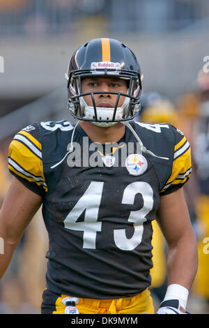Agosto 27, 2011 - Pittsburgh, Pennsylvania, Stati Uniti - Pittsburgh Steelers safety Troy Polamalu (43) prima di preseason game contro i falchi di Atlanta ha giocato a Heinz Field di Pittsburgh, in Pennsylvania. (Credito Immagine: © Frank Jansky/Southcreek globale/ZUMAPRESS.com) Foto Stock