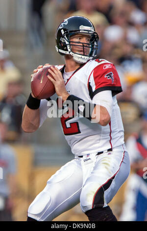 Agosto 27, 2011 - Pittsburgh, Pennsylvania, Stati Uniti - Atlanta a partire quarterback Matt Ryan (2) sembra passare durante il primo trimestre contro Pittsburgh. La Pittsburgh Steelers sconfitto Atlanta Falcons 34-16 nella preseason game giocato a Heinz Field di Pittsburgh, in Pennsylvania. (Credito Immagine: © Frank Jansky/Southcreek globale/ZUMAPRESS.com) Foto Stock