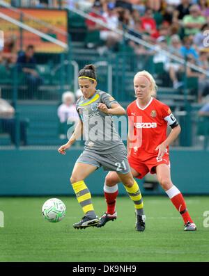 27 agosto 2011: Il Western New York Flash sconfitto l'indipendenza di Philadelphia con un 5-4 calcio di rigore vincere a Sahlen's Stadium di Rochester, NY nelle donne il calcio professionale (WPS) partita di campionato. Indipendenza di Filadelfia la Veronica Boquete (21) in azione durante il WPS 2011 Campionato di gioco.(Immagine di credito: © Alan Schwartz/Cal Sport Media/ZUMAPRESS.com) Foto Stock