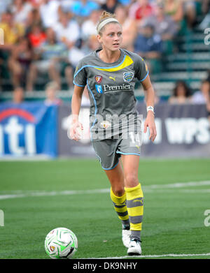 27 agosto 2011: Il Western New York Flash sconfitto l'indipendenza di Philadelphia con un 5-4 calcio di rigore vincere a Sahlen's Stadium di Rochester, NY nelle donne il calcio professionale (WPS) partita di campionato. Philadelphia Indipendenza di Sinead Farrelly (14) in azione durante il WPS 2011 Campionato di gioco.(Immagine di credito: © Alan Schwartz/Cal Sport Media/ZUMAPRESS.com) Foto Stock