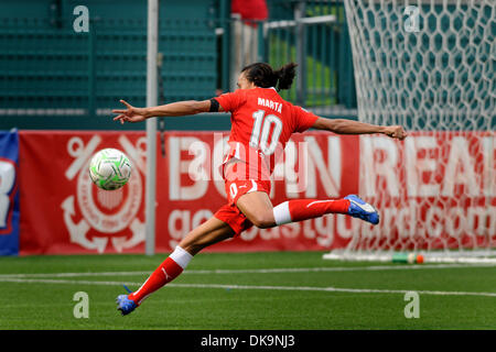 27 agosto 2011: Il Western New York Flash sconfitto l'indipendenza di Philadelphia con un 5-4 calcio di rigore vincere a Sahlen's Stadium di Rochester, NY nelle donne il calcio professionale (WPS) partita di campionato. Western New York Flash avanti Marta (10) durante il WPS 2011 Campionato di gioco.(Immagine di credito: © Alan Schwartz/Cal Sport Media/ZUMAPRESS.com) Foto Stock