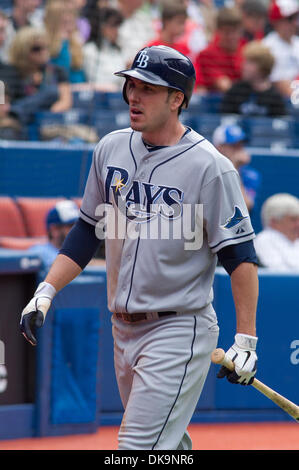 Agosto 28, 2011 - Toronto, Ontario, Canada - Tampa Bay Rays diritto fielder Matt Joyce (20) punteggi nel nono inning contro il Toronto Blue Jays. Il Tampa Bay Rays sconfitto il Toronto Blue Jays 12 - 0 presso il Rogers Centre Toronto Ontario. (Credito Immagine: © Keith Hamilton/Southcreek globale/ZUMAPRESS.com) Foto Stock