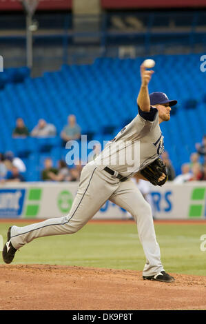 Il 29 agosto 2011 - Toronto, Ontario, Canada - Tampa Bay Rays brocca Wade Davis (40) ha iniziato la partita contro i Toronto Blue Jays. Il Toronto Blue Jays portano il Tampa Bay Rays 3 - 2 dopo 3 inning. (Credito Immagine: © Keith Hamilton/Southcreek globale/ZUMAPRESS.com) Foto Stock