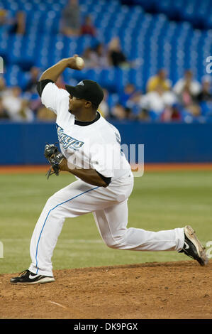 Il 29 agosto 2011 - Toronto, Ontario, Canada - Toronto Blue Jays lanciatore Frank Francisco (50) entrata in gioco nel nono inning contro il Tampa Bay Rays. Il Toronto Blue Jays sconfitto il Tampa Bay Rays 7 - 3 presso il Rogers Centre Toronto Ontario. (Credito Immagine: © Keith Hamilton/Southcreek globale/ZUMAPRESS.com) Foto Stock