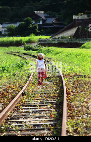 Ragazzo giapponese nella campagna Foto Stock