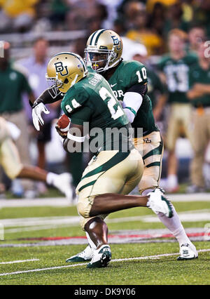 Sett. 2, 2011 - Waco, Texas, Stati Uniti d'America - Baylor Bears running back Terrance Ganaway (24) in azione durante il gioco tra la TCU cornuto le rane e il Baylor porta al Floyd Casey Stadium di Waco, Texas. Baylor sconfigge TCU 50 a 48. (Credito Immagine: © Dan Wozniak/Southcreek globale/ZUMAPRESS.com) Foto Stock