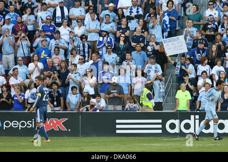 Sett. 5, 2011 - Kansas City, Kansas, Stati Uniti - una ventola nel calderone sorregge un segno verso il centrocampista David Beckham (23). Sporting KC e la galassia della LA ha giocato per un 2-2 disegnare al LIVESTRONG Sporting Park di Kansas City, Kansas. (Credito Immagine: © Tyson Hofsommer/Southcreek globale/ZUMAPRESS.com) Foto Stock