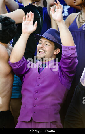 Sett. 10, 2011 - Evanston, Illinois, Stati Uniti - Un Northwestern ventola durante il NCAA Football gioco tra la Northwestern Wildcats e la Eastern Illinois Panthers a Ryan Campo in Evanston, IL. Northwestern sconfitto Eastern Illinois 42-21. (Credito Immagine: © John Rowland Southcreek/Global/ZUMAPRESS.com) Foto Stock