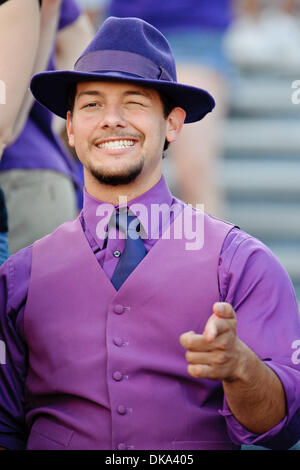 Sett. 10, 2011 - Evanston, Illinois, Stati Uniti - Un Northwestern ventola durante il NCAA Football gioco tra la Northwestern Wildcats e la Eastern Illinois Panthers a Ryan Campo in Evanston, IL. Northwestern sconfitto Eastern Illinois 42-21. (Credito Immagine: © John Rowland Southcreek/Global/ZUMAPRESS.com) Foto Stock