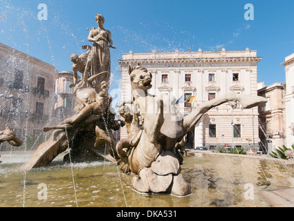 La fontana di Diana, Piazza Archimede nel Patrimonio mondiale dell UNESCO di Ortigia, Siracusa, Italia Foto Stock