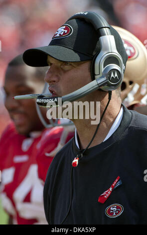 Sett. 11, 2011 - San Francisco, CA, Stati Uniti d'America - San Francisco 49ers vs Seattle Seahawks al Candlestick Park Domenica, Settembre 11, 2011. 49ers Head Coach Jim Harbaugh..49ers battere il Seahawks 33-17 (credito Immagine: © Al Golub/ZUMAPRESS.com) Foto Stock